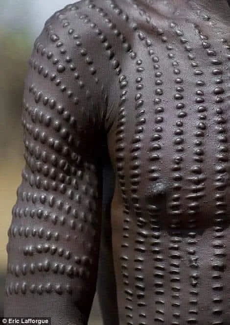Signification des scarifications africaines : l’alphabet du Fâ