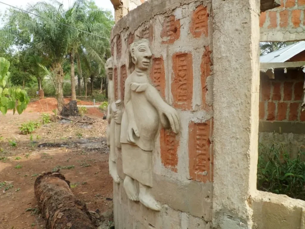 Mausolée HAKHÔ — forêt sacrée