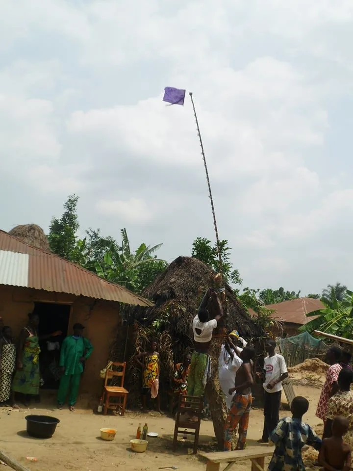 Montée du drapeau Shango à Djigbé